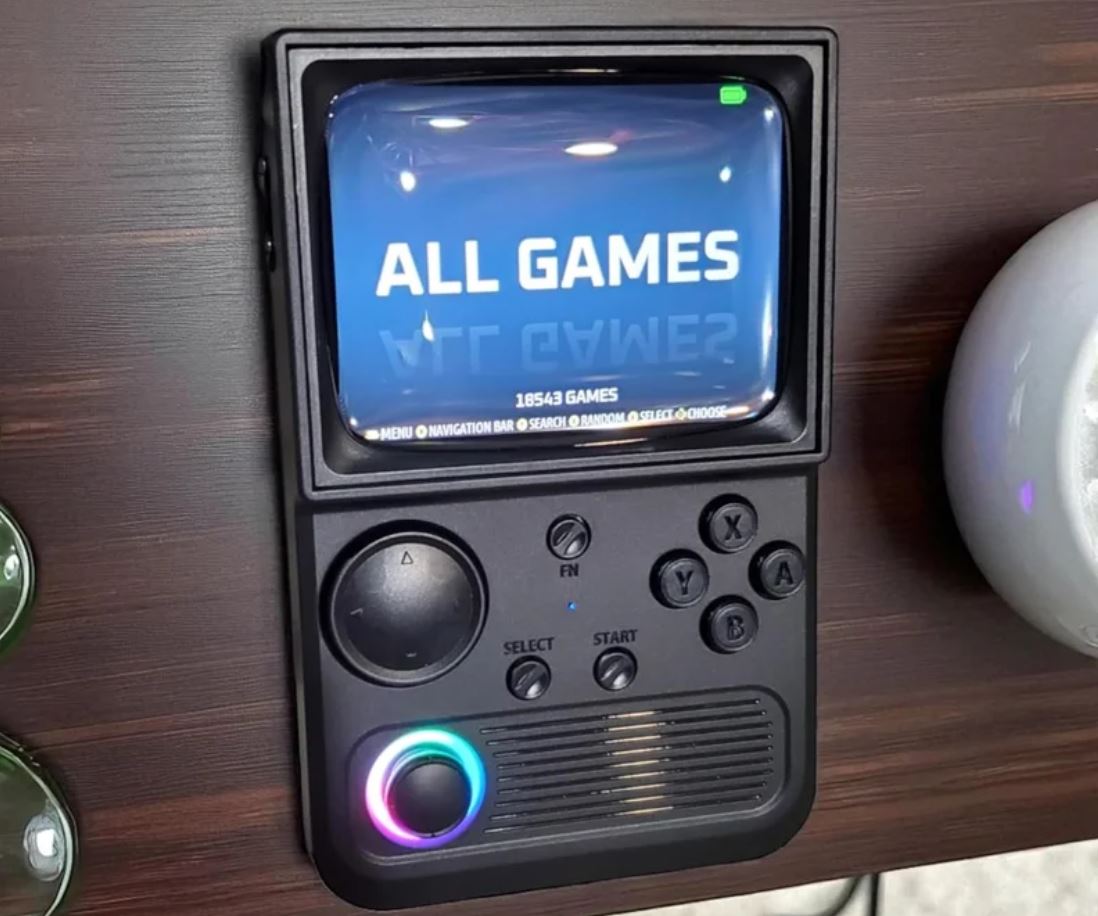 Портативная игровая консоль. Игровая консоль — топовый подарок на все времена. Фото.