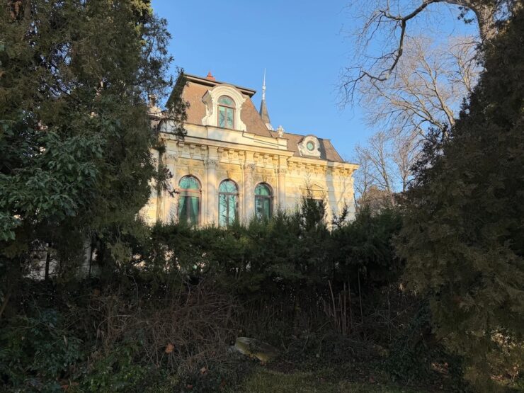 Почему фото с iPhone выглядят лучше, чем с фотоаппарата. А вот на айфоне уже проявились совершенно новые детали. Изображение: phonearena.com. Фото.