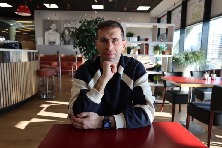 Почему фото с iPhone выглядят лучше, чем с фотоаппарата. Фото на камеру выигрывает в плане натуральности. Изображение: phonearena.com. Фото.