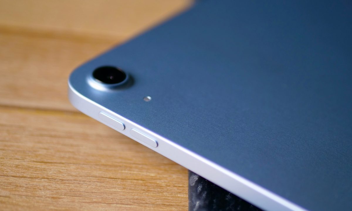 iPad Air M4: основные характеристики, дизайн и цена. Дизайн задней панели и камеры тоже останется прежним. Изображение: digitaltrends.com. iPad Air M4: основные характеристики, дизайн и цена. Дизайн задней панели и камеры тоже останется прежним. Изображение: digitaltrends.com. Фото.