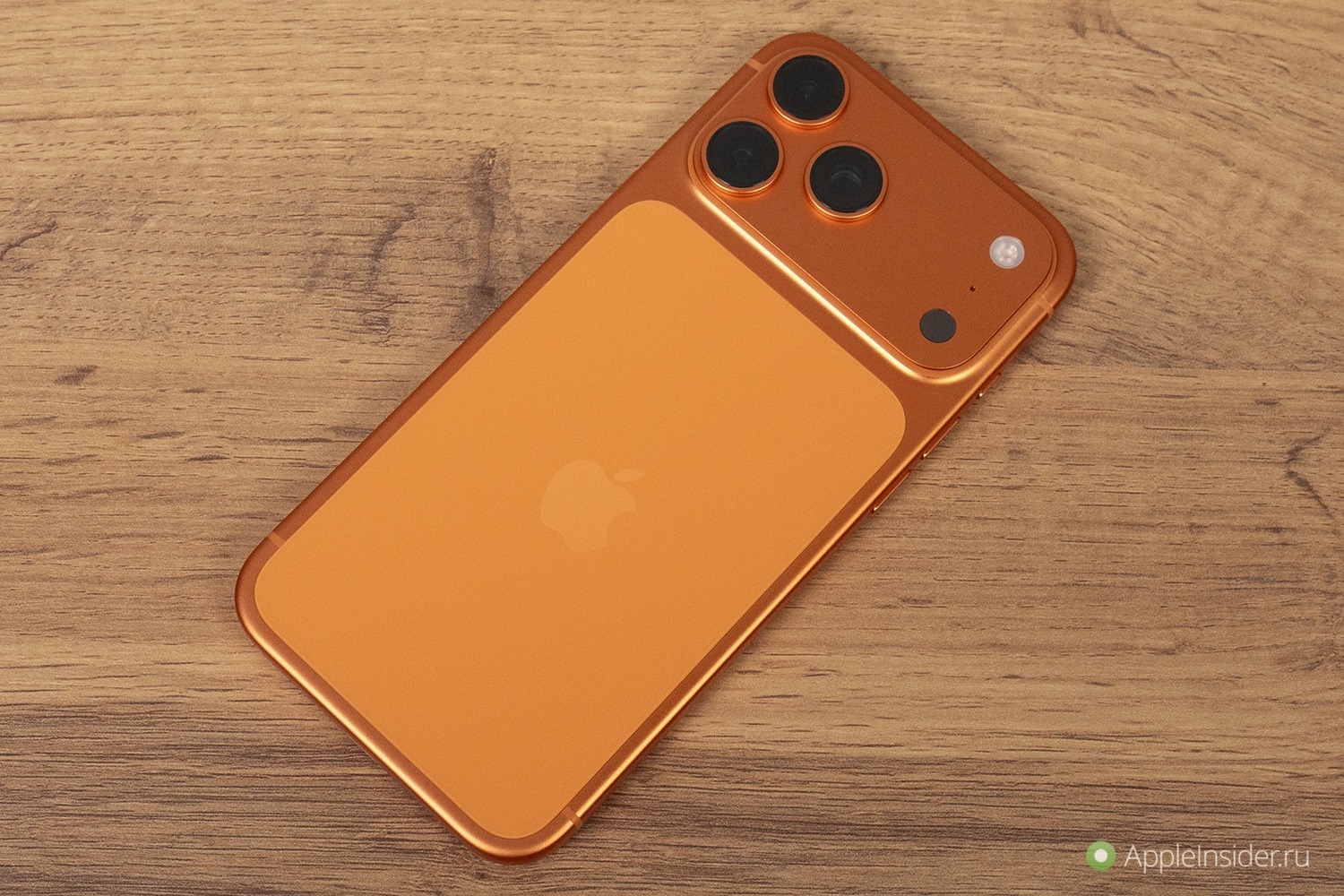 Стало понятно, почему всем так нравится iPhone 17 Pro и iPhone 17 Pro Max. Спойлер: дело не в камерах и железе. Неудивительно, что многие выбирают смартфон именно в таком цвете. Фото.