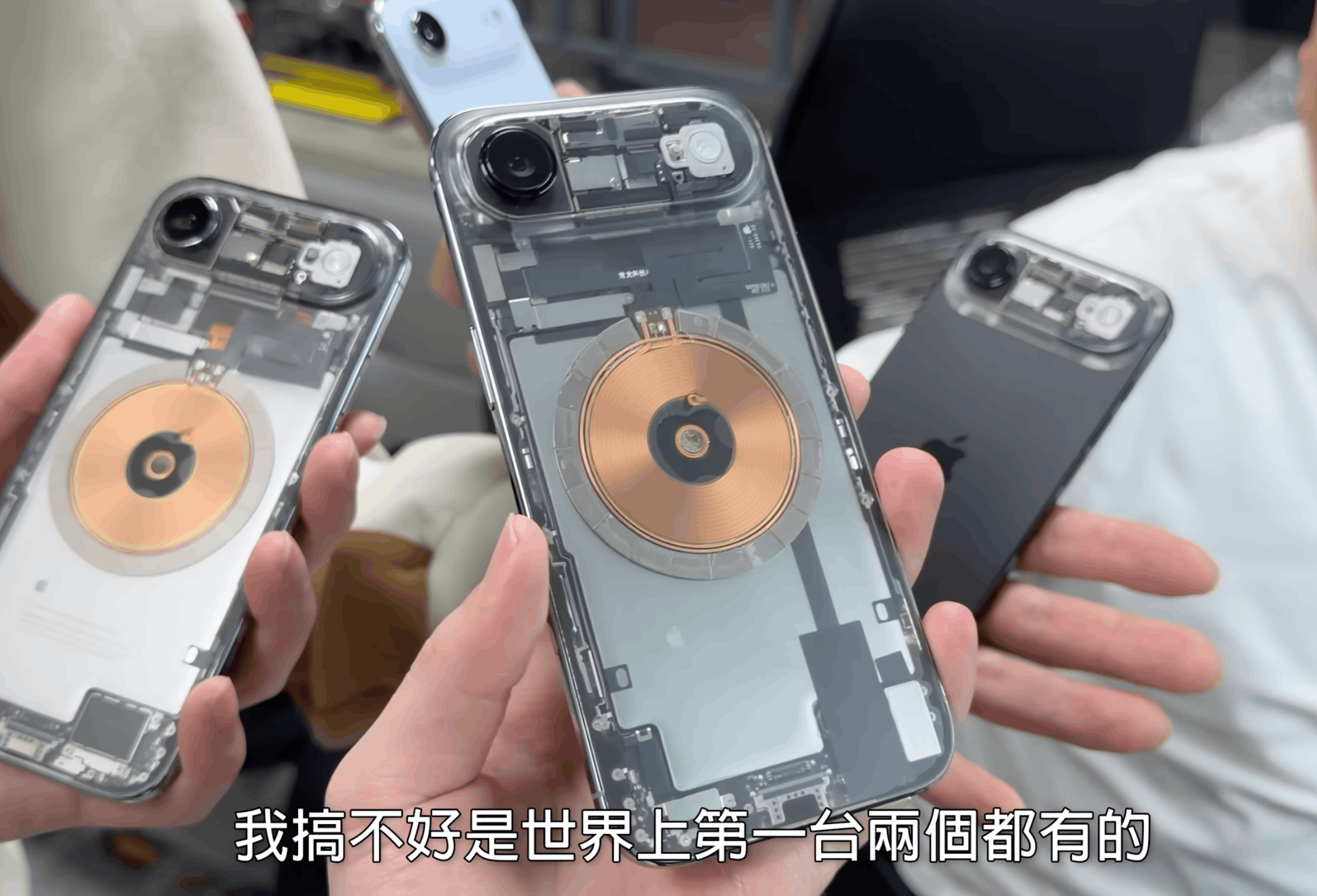 Оказывается, в iPhone Air можно добавить нормальную SIM-карту. Задняя панель полностью прозрачная. Изображение: Linzin Tech. Оказывается, в iPhone Air можно добавить нормальную SIM-карту. Задняя панель полностью прозрачная. Изображение: Linzin Tech. Фото.