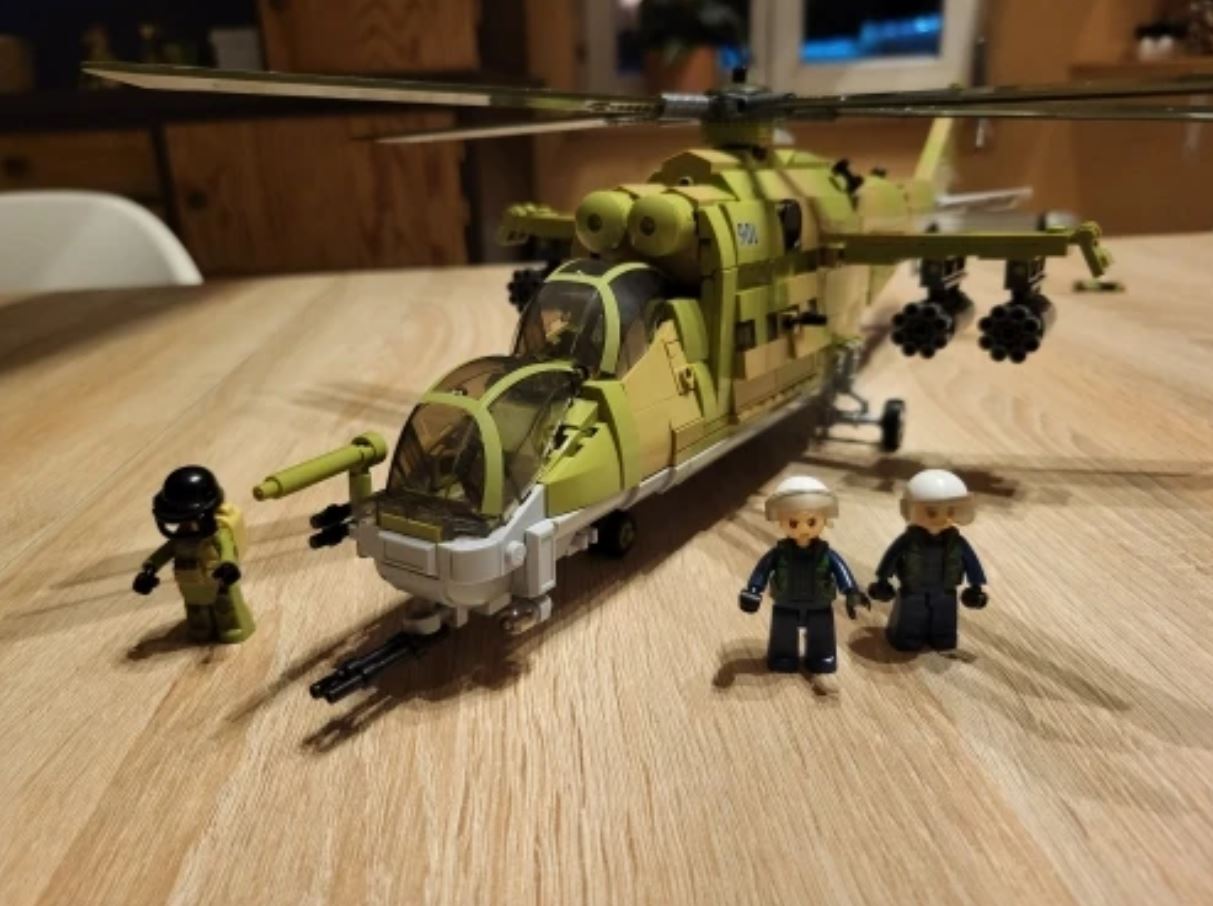 Конструктор вертолета КА-52. Конструктор — отличный подарок по вменяемой цене. Фото.