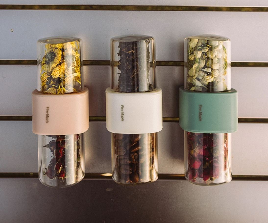 Контейнер для чая. Компактный контейнер подойдет для чая и других продуктов. Фото.