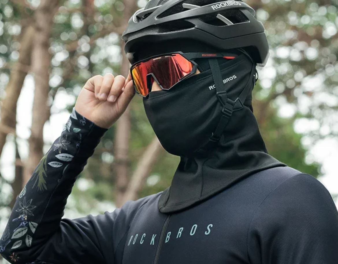 Утепленная балаклава от ветра. Балаклава подойдет не только для зимы, но и просто ветреной погоды. Фото.