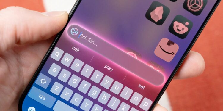 Apple подтвердила запуск новой Siri в 2026 году, но не уточнила версию iOS, в которой она появится. Фото.