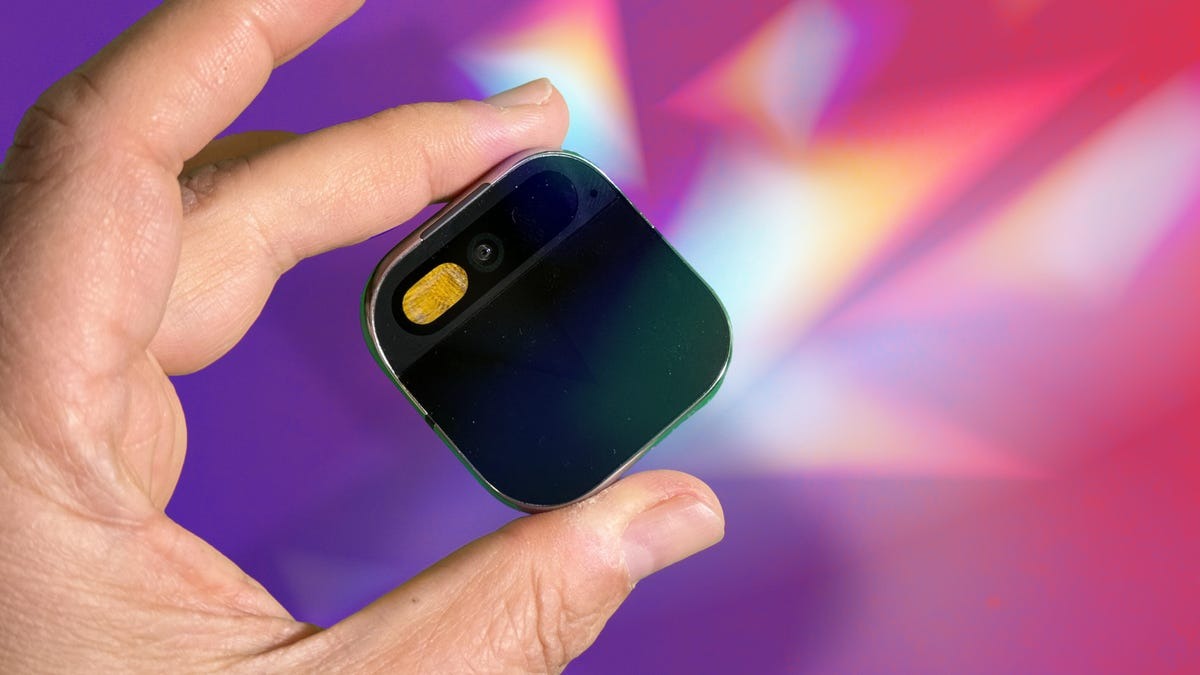 Apple готовит сразу несколько новых устройств с ИИ: сроки выхода и основные детали. Самое противоречивое устройство. Изображение: cnet.com. Фото.