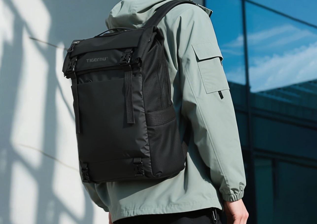 Стильный дорожный рюкзак. Невероятно вместительный рюкзак с карманами успеет приехать к празднику. Фото.