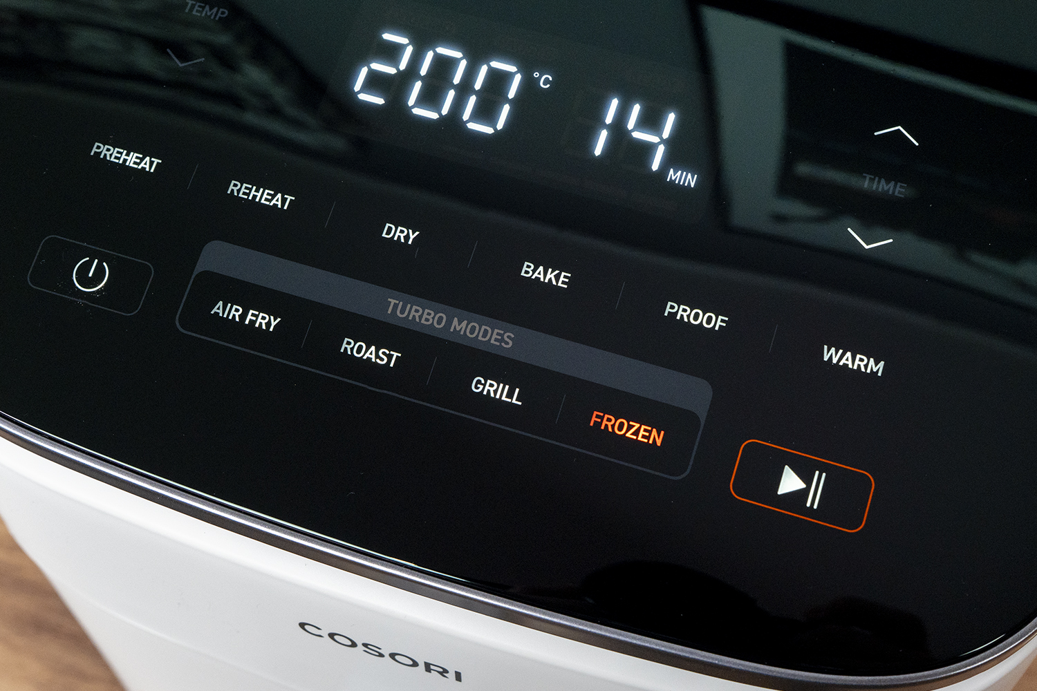 Первое впечатление от аэрогриля COSORI TurboBlaze. Большие сенсорные кнопки на верхней панели.. Фото.