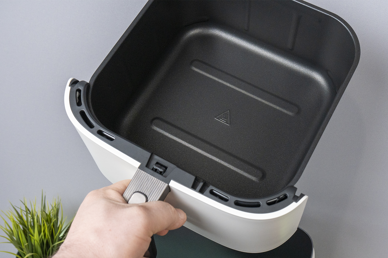 Как готовит аэрогриль COSORI TurboBlaze на практике. Антипригарное покрытие чаши.. Фото.