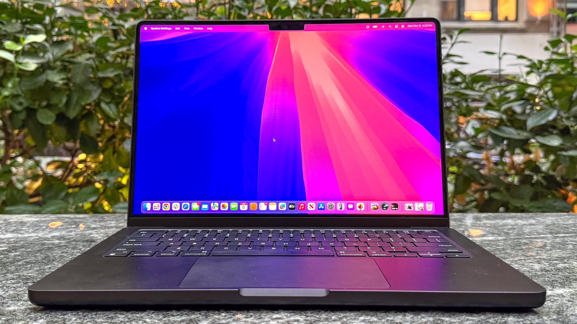 Когда выйдут MacBook Pro и Air с OLED-экраном. MacBook Pro с OLED ждать осталось совсем недолго. Изображение: tomsguide.com. Фото.