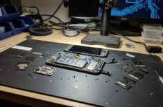 Как мошенники подменяют оригинальные экраны iPhone и возвращают смартфоны Apple. Фото.