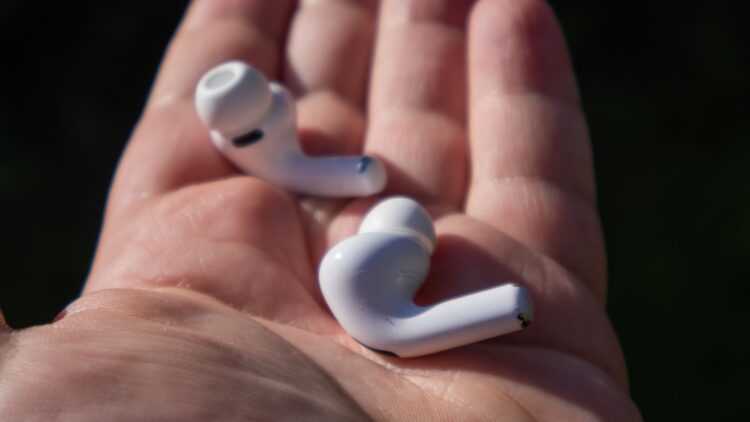 Что такое AirPods Ultra: цена, камеры, звук и отличия от AirPods Pro 3. Фото.