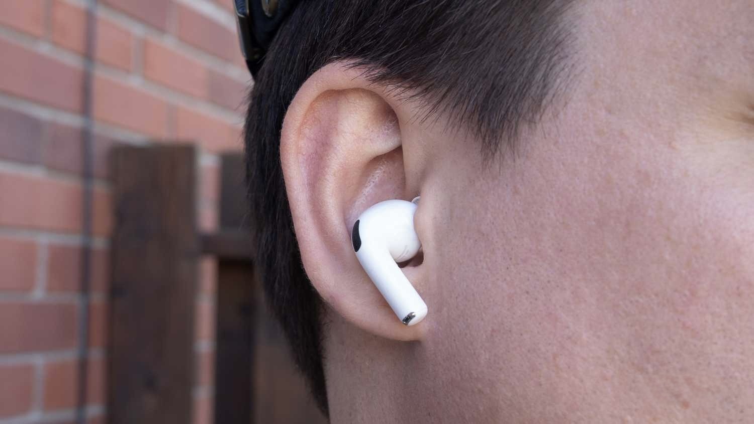 Чем AirPods Ultra отличаются от AirPods Pro 3. AirPods Pro 3 хороши, но Apple хочет сделать еще более крутые наушники. Изображение: pocket-lint.com. Фото.