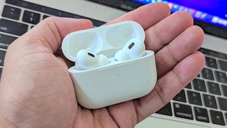 Apple выпустила новую прошивку для AirPods: что исправили и нужно ли обновляться. Apple выпустила новую прошивку для AirPods: что исправили и нужно ли обновляться. Фото.