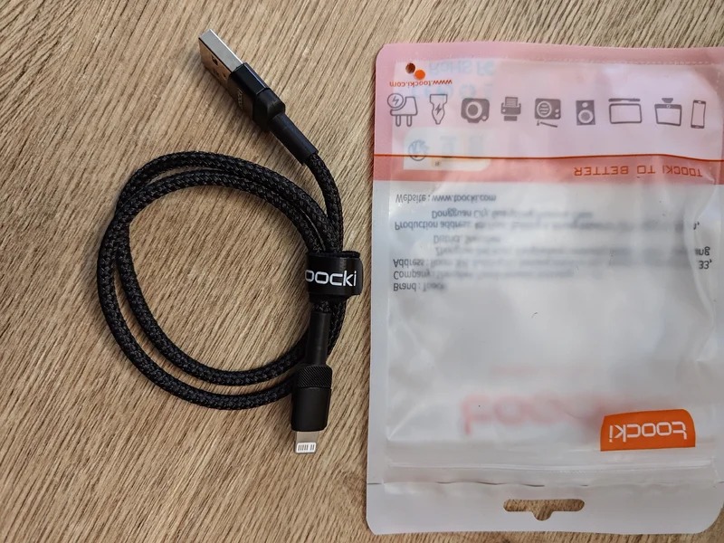 Кабель Lightning для старых iPhone. Lightning пригодится тем, у кого старые устройства Apple. Фото.