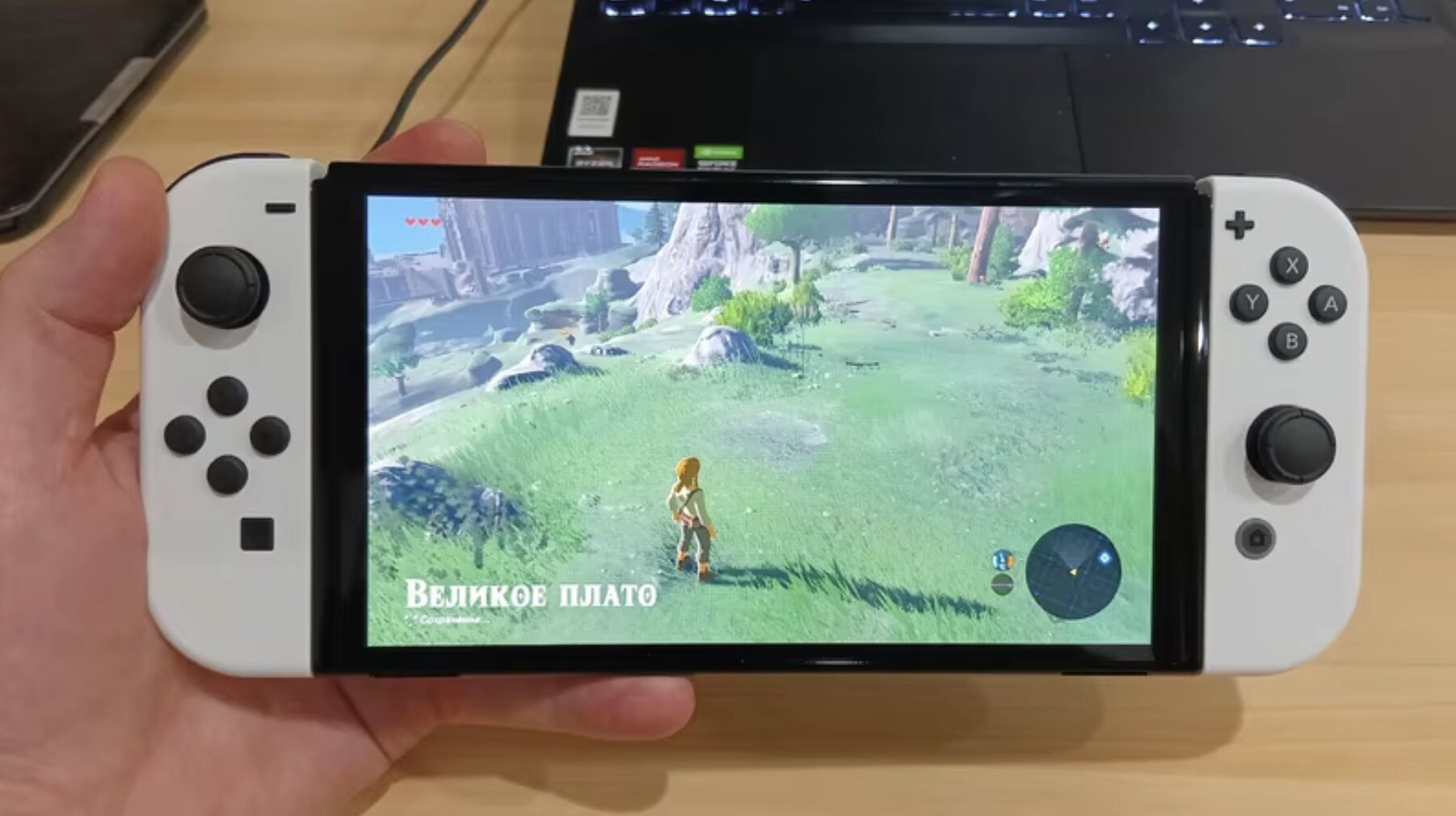 Nintendo Switch OLED по выгодной цене. Качественный экран и огромное количество игр. Фото.