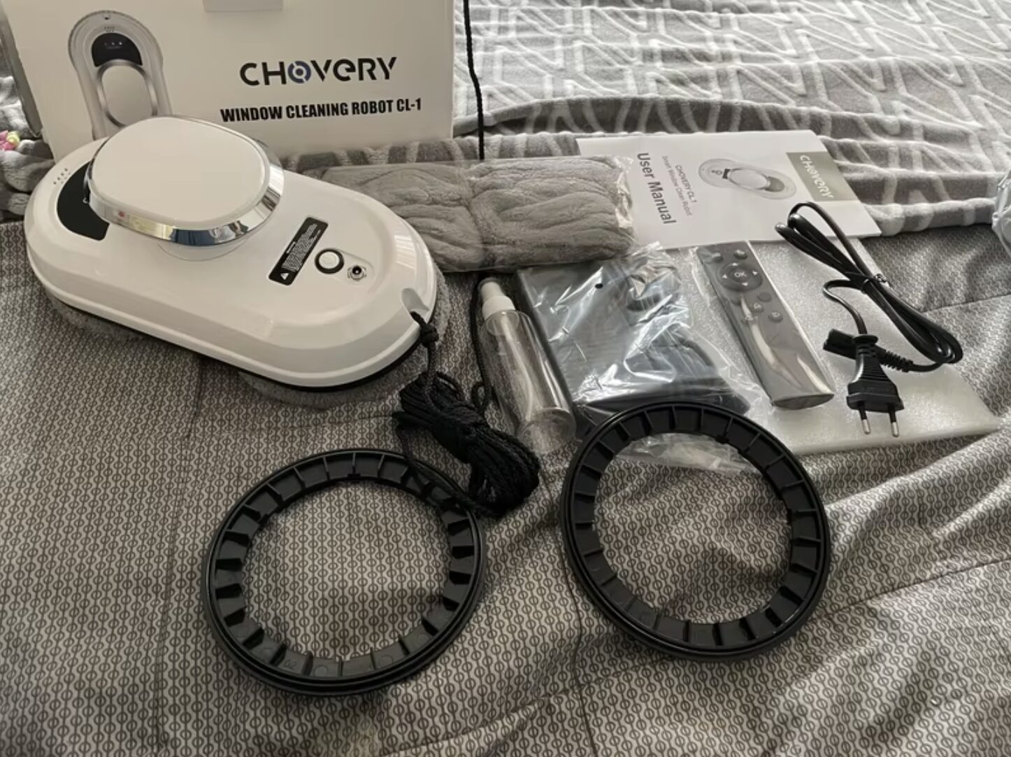 Робот для мытья окон тем кто живет высоко. Можно мыть не только окна, но и зеркала с плиткой. Фото.