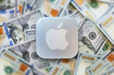 Apple испугалась, что скоро будет некому создавать новые iPhone. Фото.