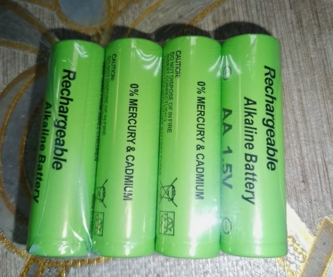 Комплект перезаряжаемых батареек AAA вместо одноразовых. Батарейки в хозяйстве никогда не будут лишними. Фото.