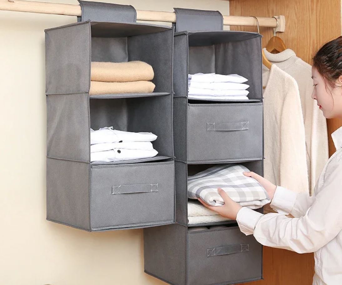 Подвесная полка для шкафа, которая экономит место. Органайзер экономит время и деньги, создавая много пространства. Фото.