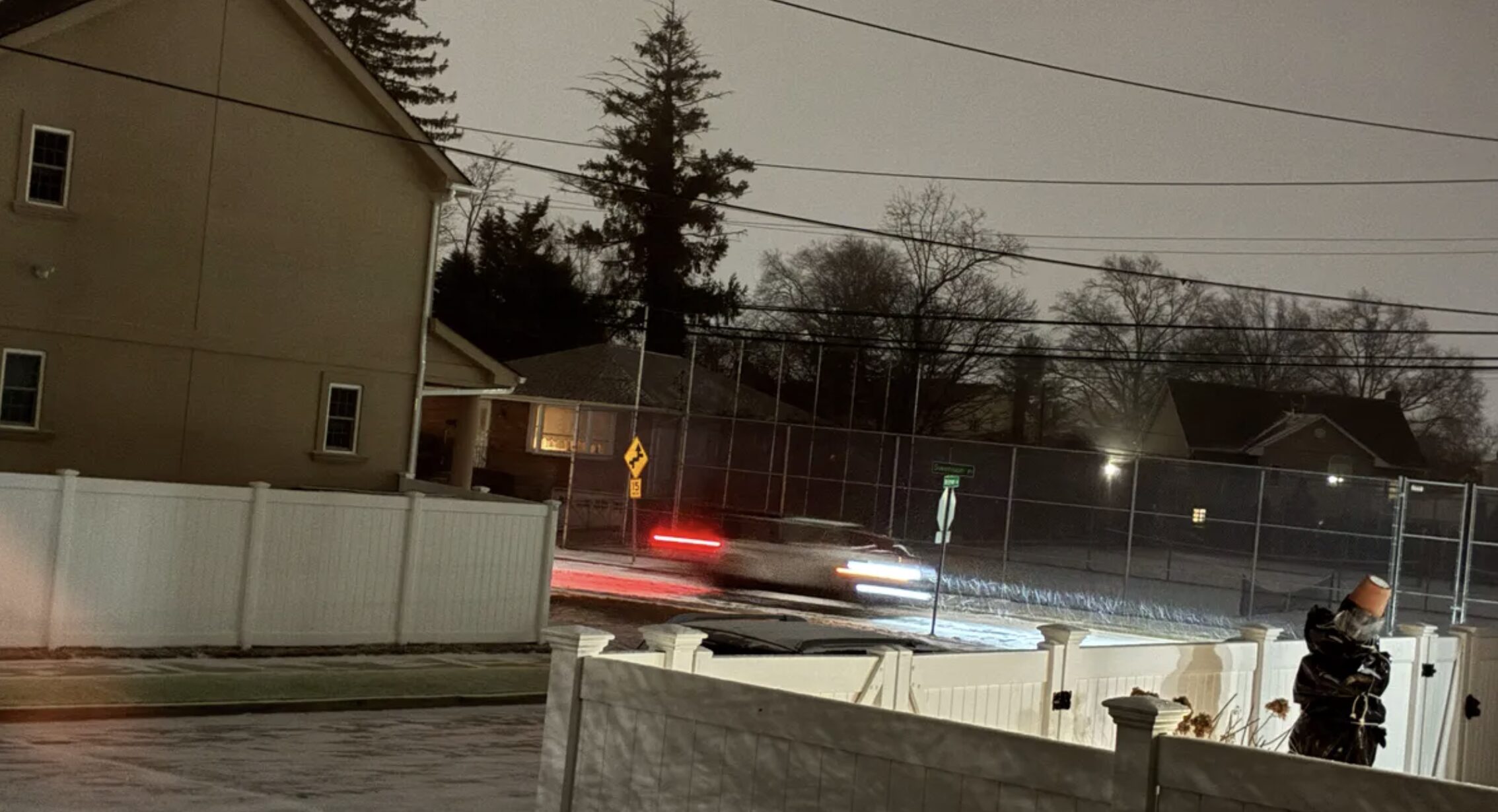 В чём камера iPhone 17e хуже iPhone 15. Камера в iPhone 16e такая же, как в 17e, поэтому можно оценивать снимки с него. В темноте ей реально тяжело. Изображение: techradar.com. В чём камера iPhone 17e хуже iPhone 15. Камера в iPhone 16e такая же, как в 17e, поэтому можно оценивать снимки с него. В темноте ей реально тяжело. Изображение: techradar.com. Фото.