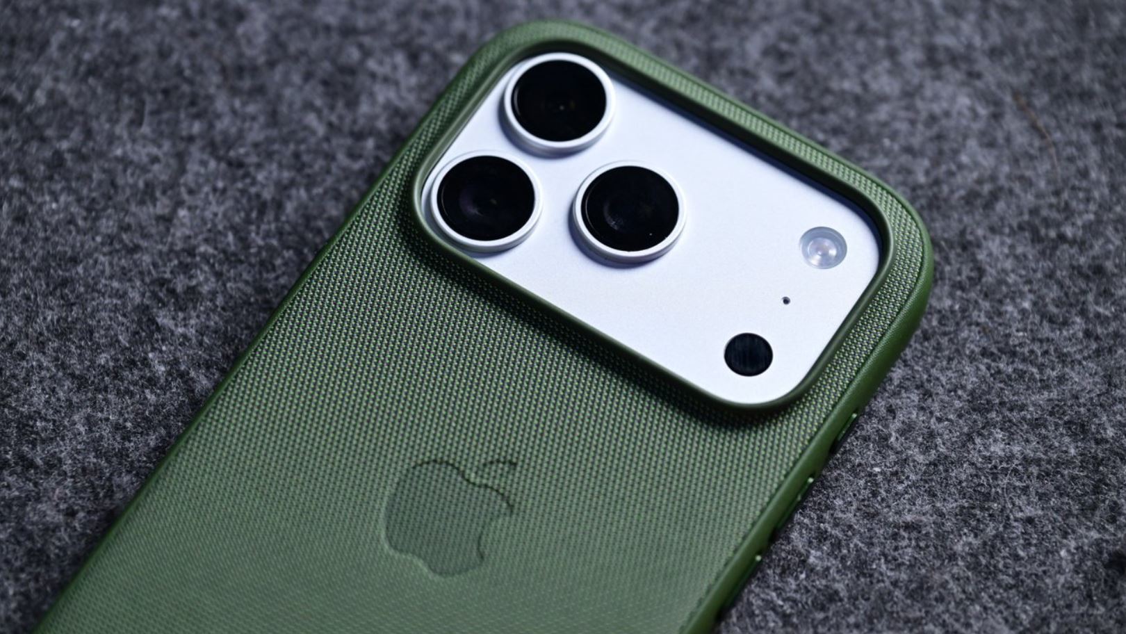 Влияет ли чехол на перегрев iPhone. Из-за чехла Айфон быстрее нагревается. Фото: appleinsider.com. Фото.