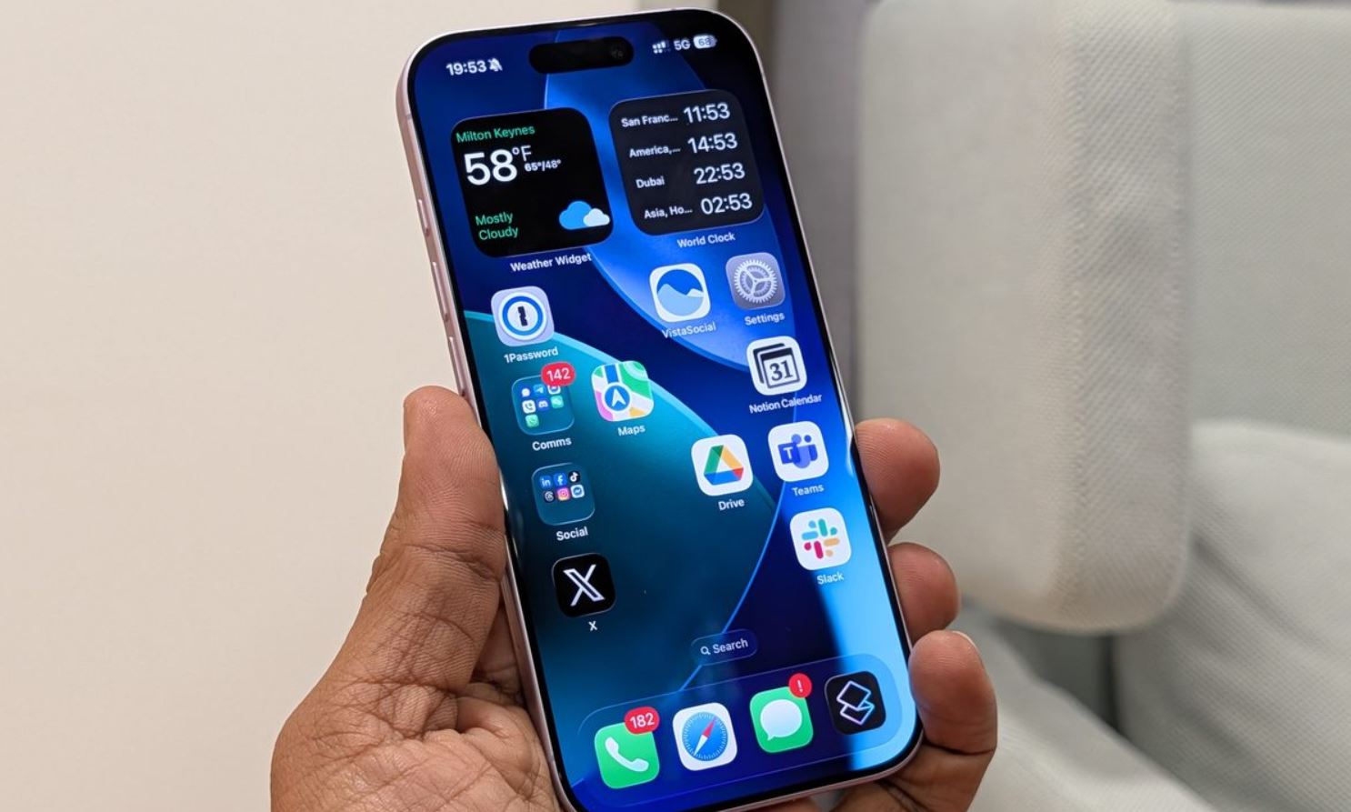 Стоит ли обновлять iPhone до iOS 26.4. Обновление нужно загружать — нет смысла его пропускать! Фото: digitaltrends. Фото.
