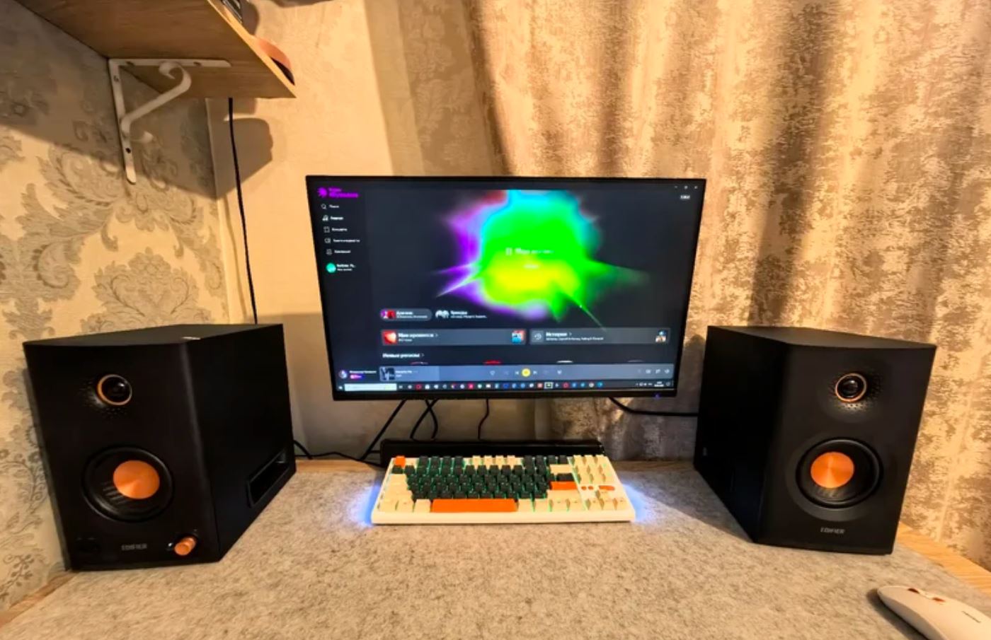 Полочные колонки для дома с хорошим звуком. Есть более продвинутое решение от Edifier для тех, кто хочет больше качественного звука. Фото.