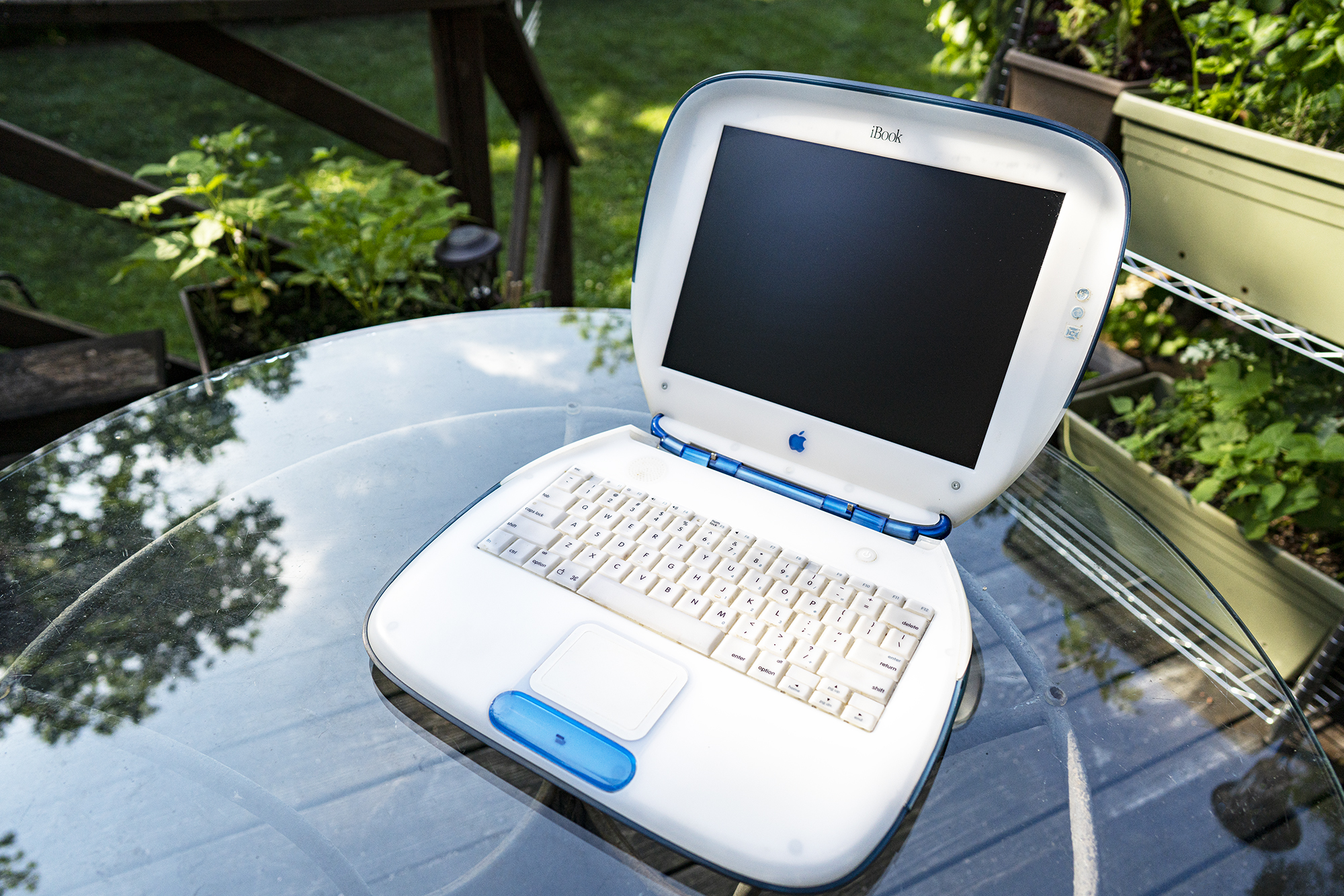 Как Apple сделала Wi-Fi популярным. Вот этот ноутбук, который вы наверняка видели только на картинках, подтолкнул развитие Wi-Fi. Изображение: bhphotovideo.com. Фото.