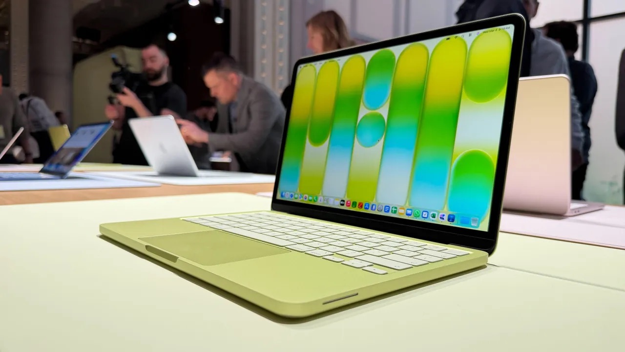 Что ещё урезали в MacBook Neo. Молодежный ноутбук в прикольный расцветках. Изображение: zdnet.com. Фото.