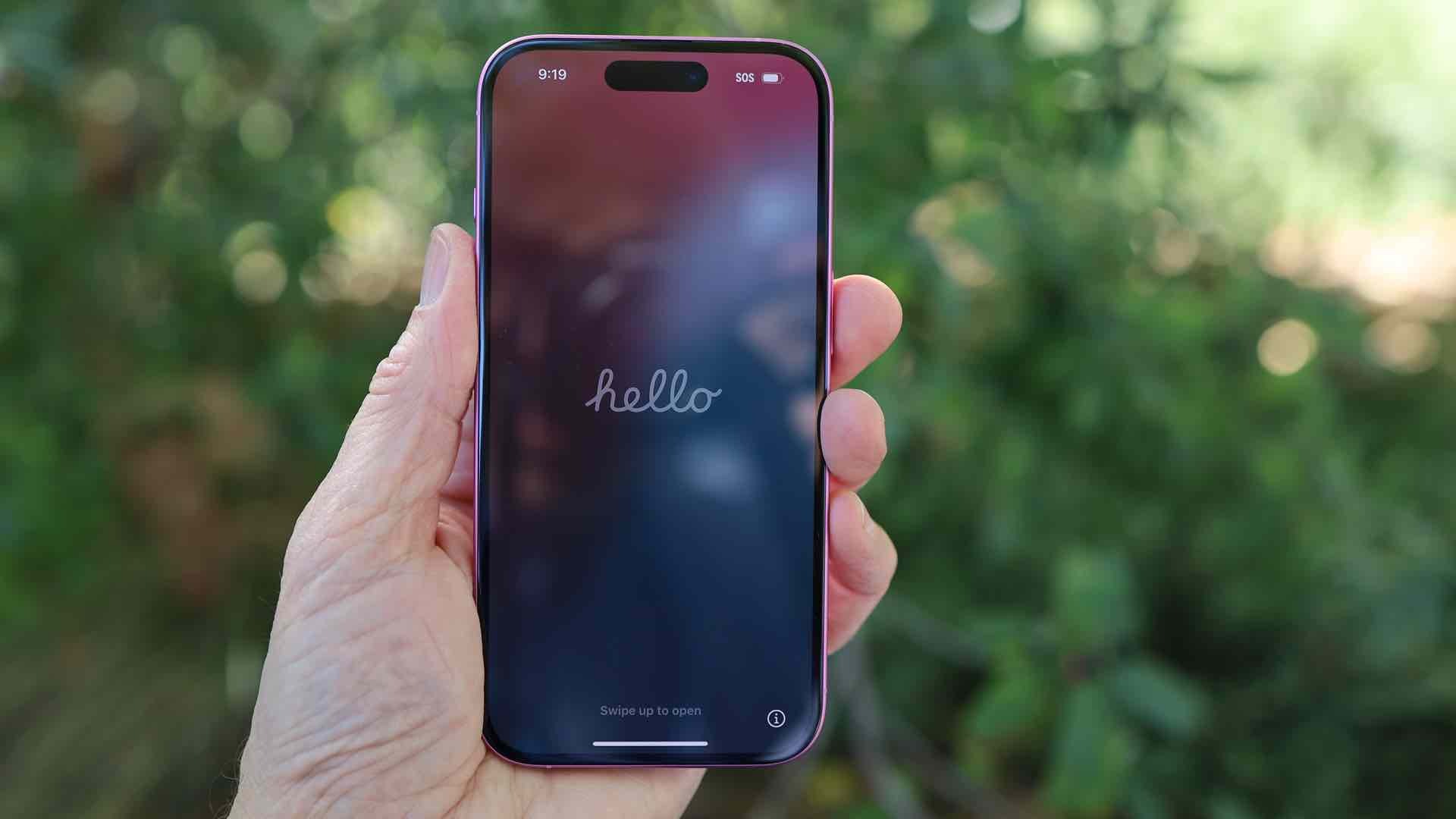 Экран в iPhone 16. Экран хорошо читается даже на солнце. Изображение: techradar.com. Экран в iPhone 16. Экран хорошо читается даже на солнце. Изображение: techradar.com. Фото.