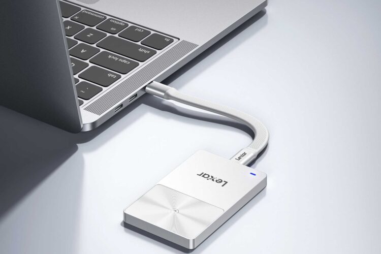 SSD с NFC-разблокировкой и MagSafe: что такое Lexar TouchLock. Фото.