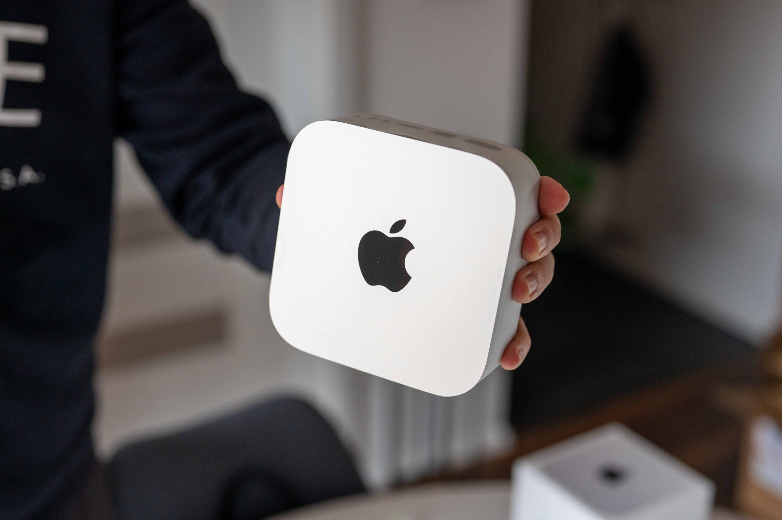 Что такое ИИ-агенты и зачем им целый компьютер. Зачем арендовать сервер с сомнительной скоростью, если есть быстрый Mac mini. Изображение: letemsvetemapplem.eu. Фото.