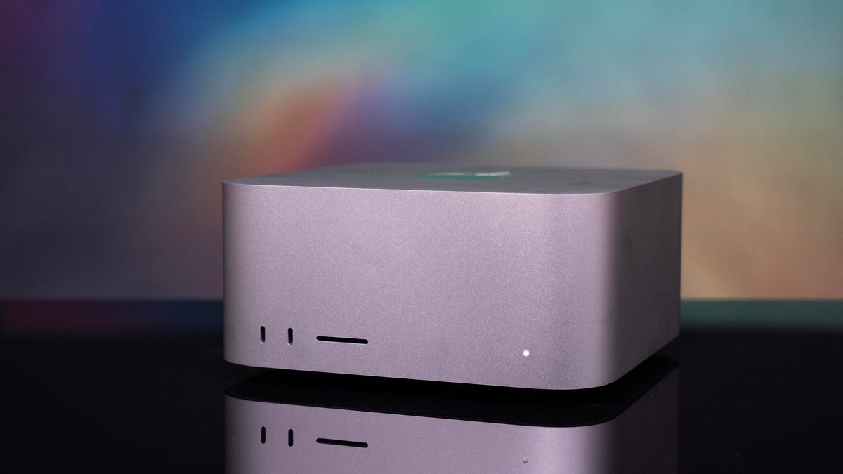 Mac Studio — замена Apple Mac Pro для профессионалов. Mac Studio в меньшем корпусе мощнее. Изображение: cnet.com. Фото.