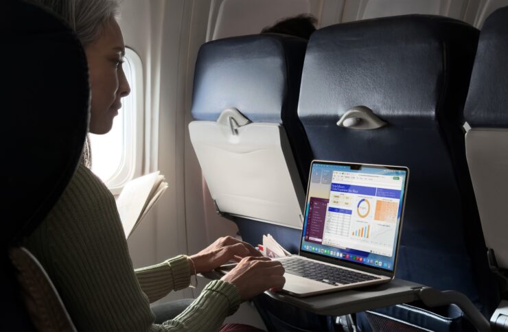 Что нового в MacBook Air M5. Новому макбуку — новое железо. Изображение: Apple. Что нового в MacBook Air M5. Новому макбуку — новое железо. Изображение: Apple. Фото.