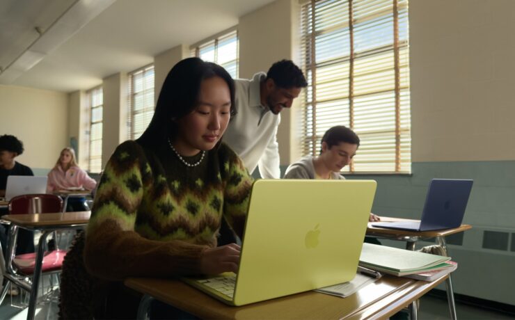 Кому стоит купить MacBook Neo. MacBook Neo идеально подходит для учебы. Изображение: Apple. Кому стоит купить MacBook Neo. MacBook Neo идеально подходит для учебы. Изображение: Apple. Фото.