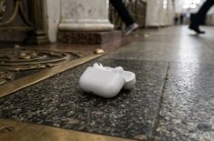 Наушники Яндекс Дропс нашли в метро до начала продаж: как они выглядят и что умеют. Фото.