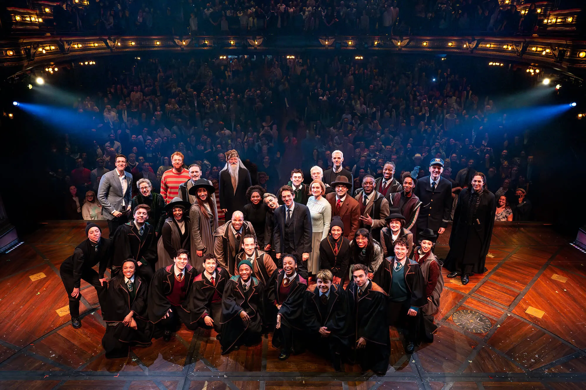 Новые актёры на роли Гарри, Рона и Гермионы были выбраны из 32 000 претендентов