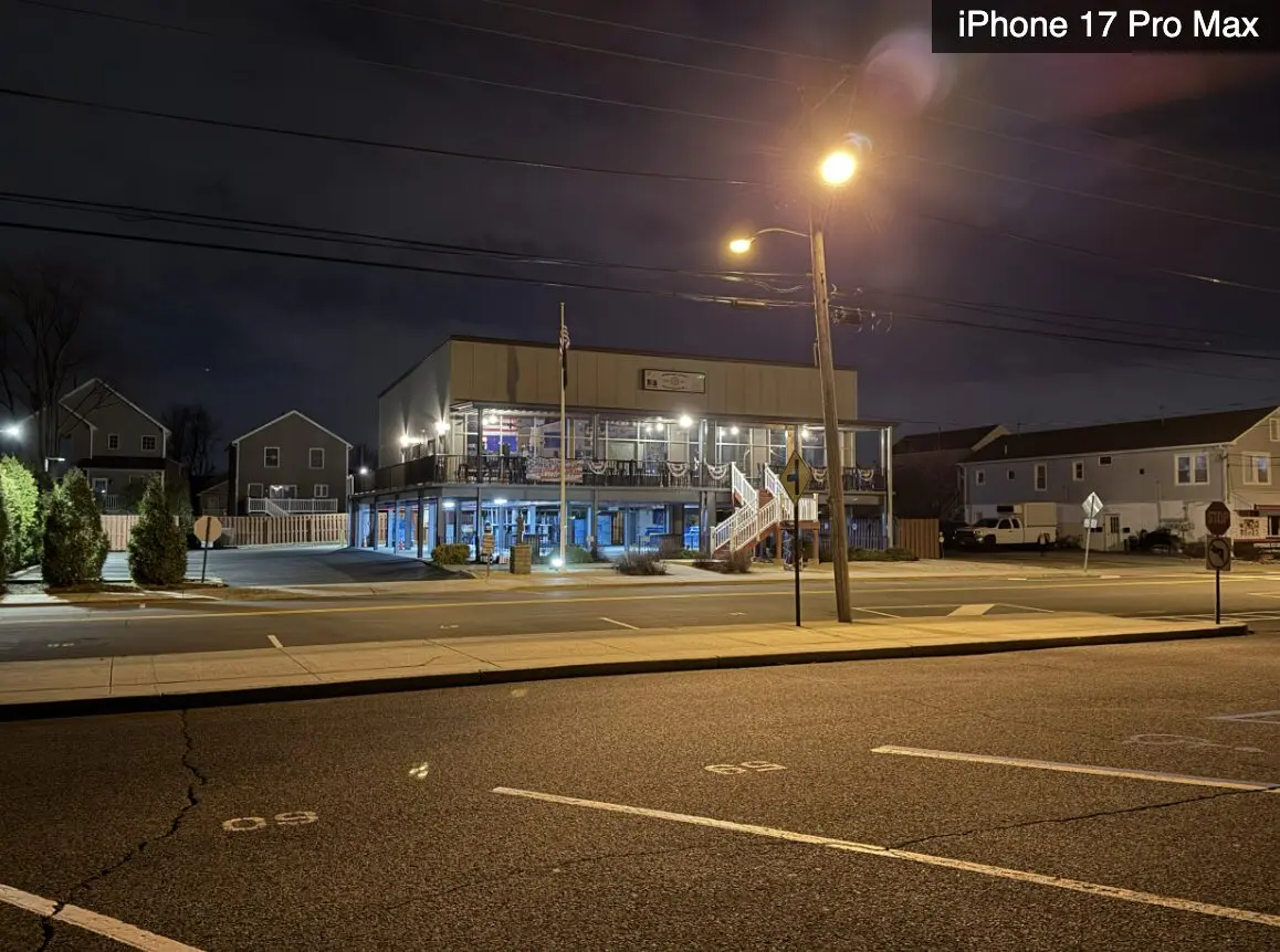 Камеры iPhone 17 Pro Max и Galaxy S26 Ultra — 48 МП против 200 МП. А вот так справился Айфон. Просто шикарно. Изображение: tomsguide.com. Фото.