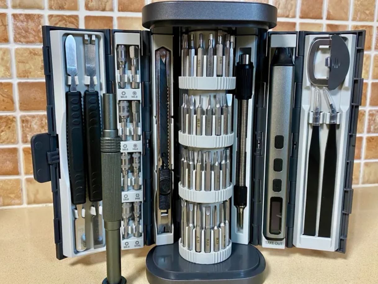 Набор отверток 72-в-1 для ремонта электроники. Набор отверток поможет вам разобрать что угодно — от холодильника до смартфона. Фото.