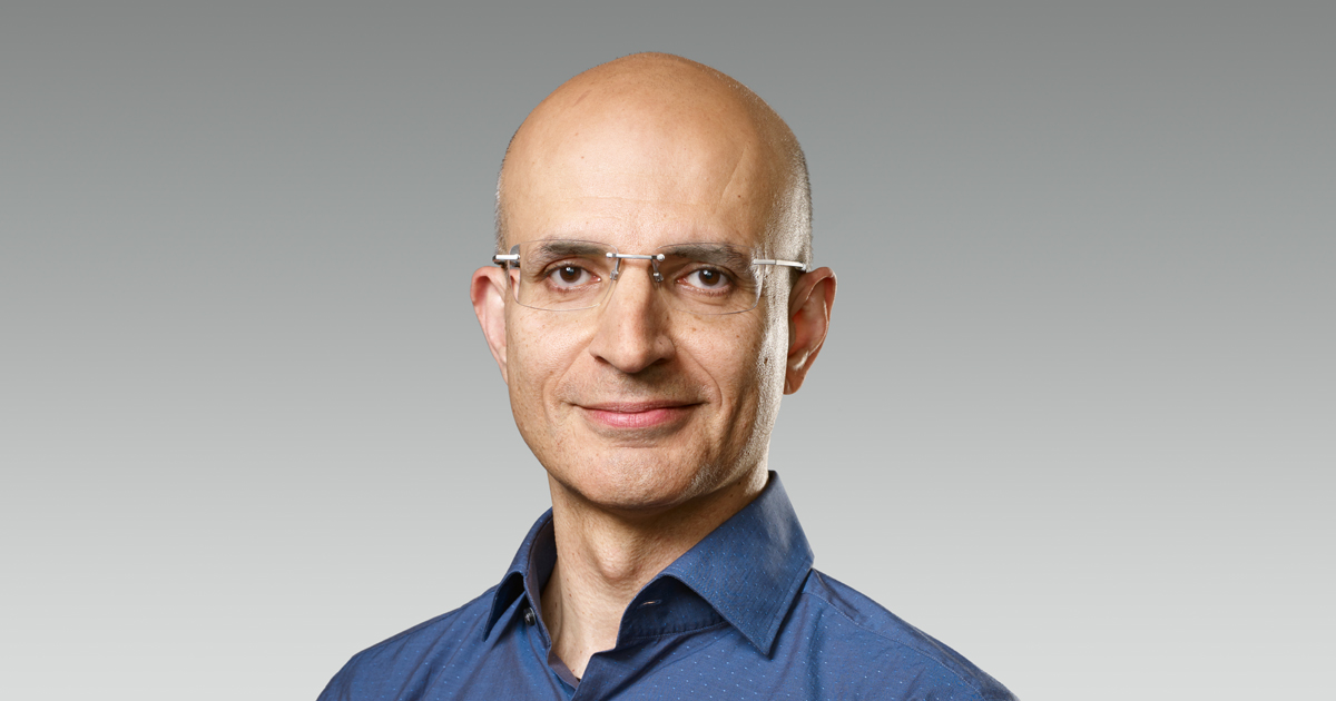 Что будет с Apple после Тима Кука. Хан еще один кандидат на пост СЕО Apple, но не такой явный как Тернус. Изображение: apple.com. Фото.