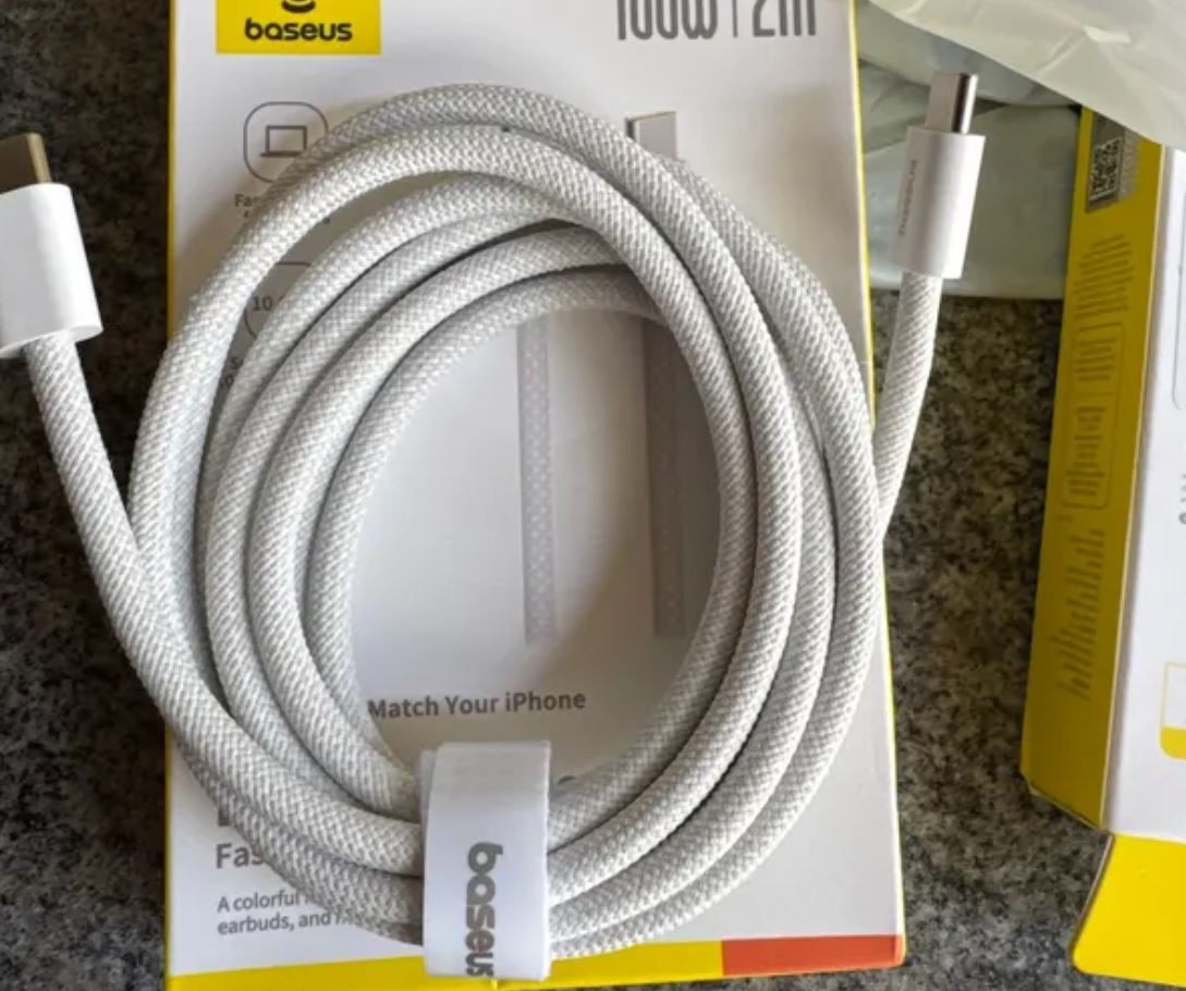 Плетёный кабель для быстрой зарядки. Кабель Baseus — точь-в-точь как у Apple, но дешевле!. Фото.