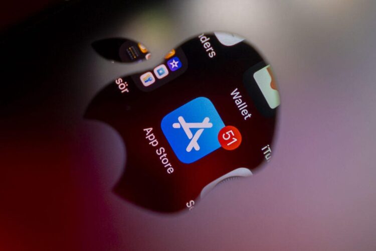 Программисты, вас пока не выпрут с работы: Apple блокирует приложения для вайб-кодинга. Программисты, вас пока не выпрут с работы: Apple блокирует приложения для вайб-кодинга. Фото.