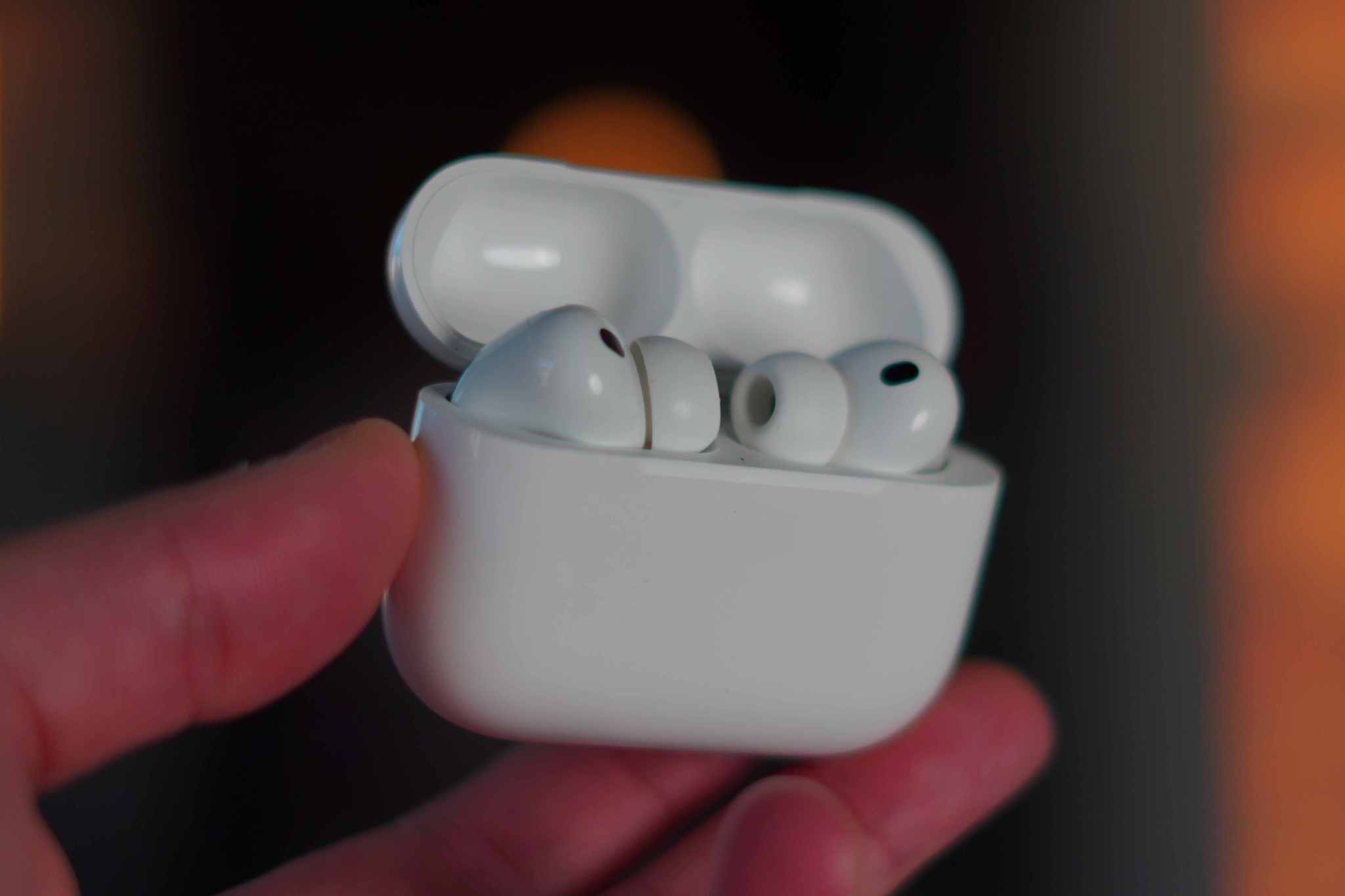 Отличия AirPods Max 2 от AirPods Pro 3. А кому-то не нравятся затычки. Фото.