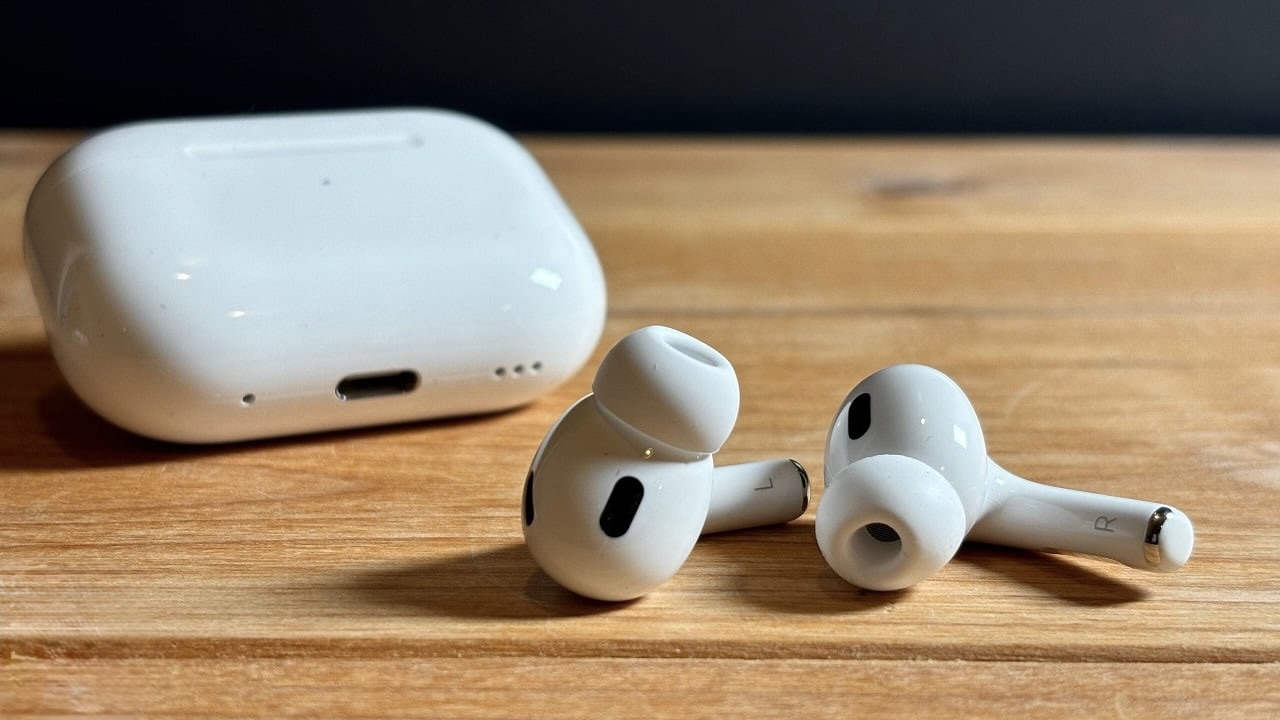 AirPods получили кейс с динамиком, и он может пищать. Фото.