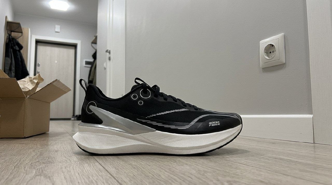 Беговые кроссовки с амортизацией: вдвое дешевле, чем в России. Подошва такая мягкая, что хочется бегать просто ради удовольствия.. Фото.