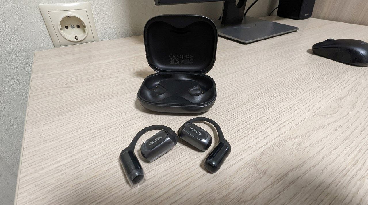 Спортивные наушники с заушным креплением — не выпадают на бегу. Наконец-то можно бежать и не думать о том, что наушник вот-вот вылетит.. Фото.