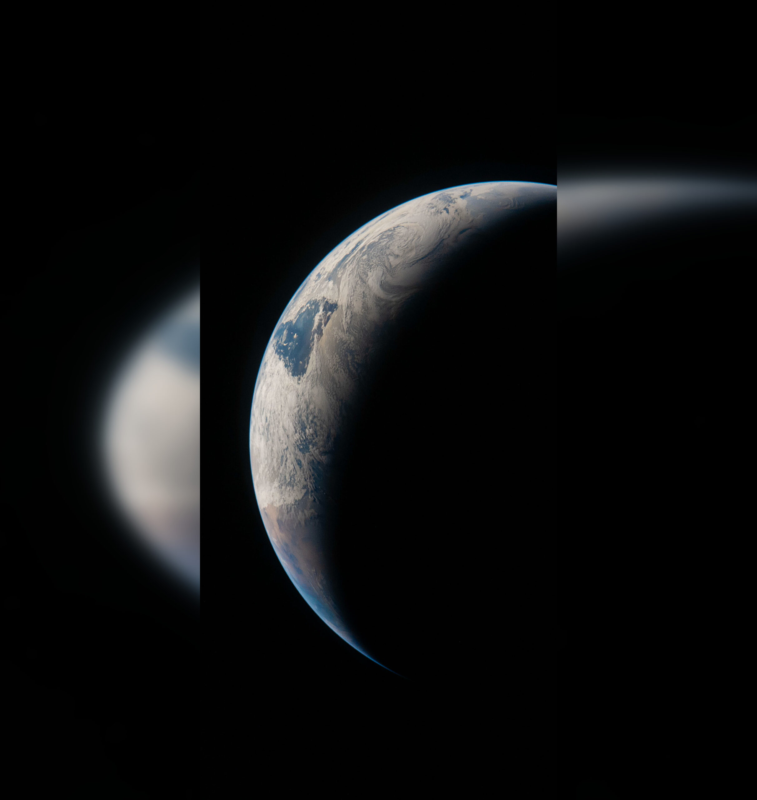 Фото Земли и Луны с миссии Artemis II. Смотрится шикарно. Фото.