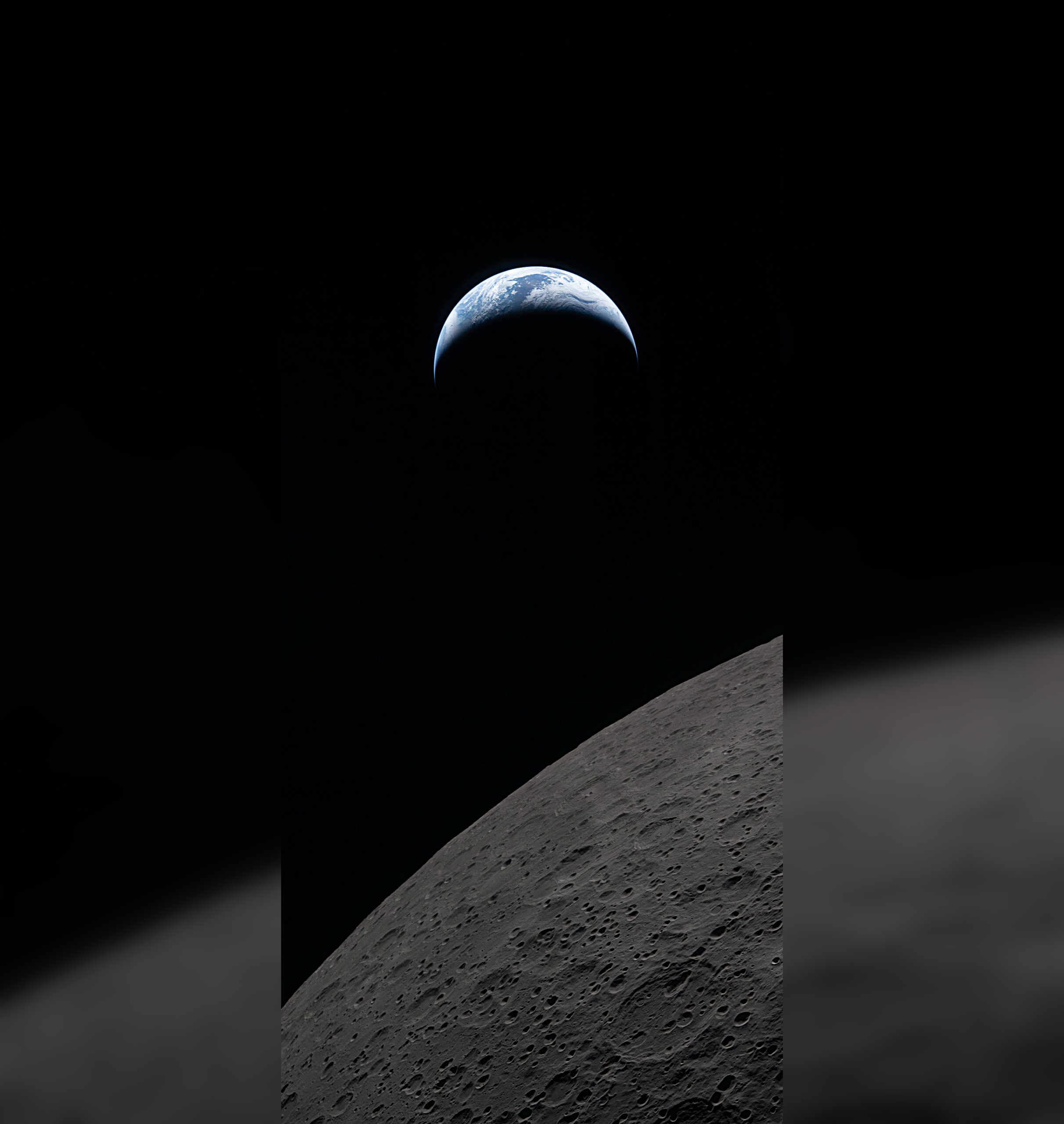 Фото Земли и Луны с миссии Artemis II. Земля на удалении. Фото.